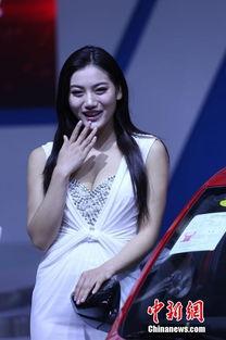 美女吃瓜走秀视频