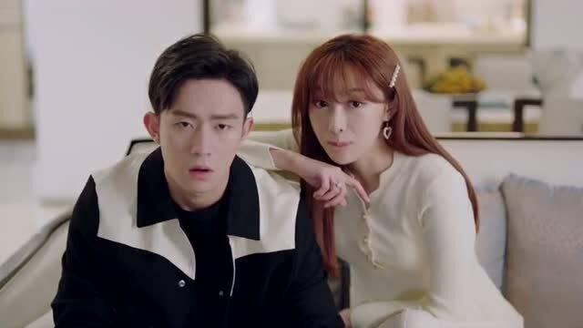 东北吃瓜小情侣视频,甜蜜互动笑翻网友