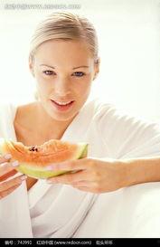 美女吃哈密瓜全集视频,甜蜜瞬间尽收眼底