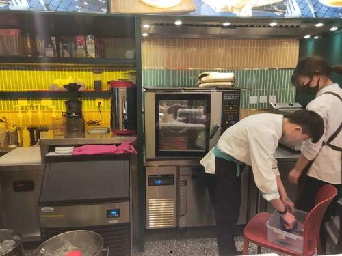 餐饮店吃瓜事件视频播放,餐饮店视频引发网友热议